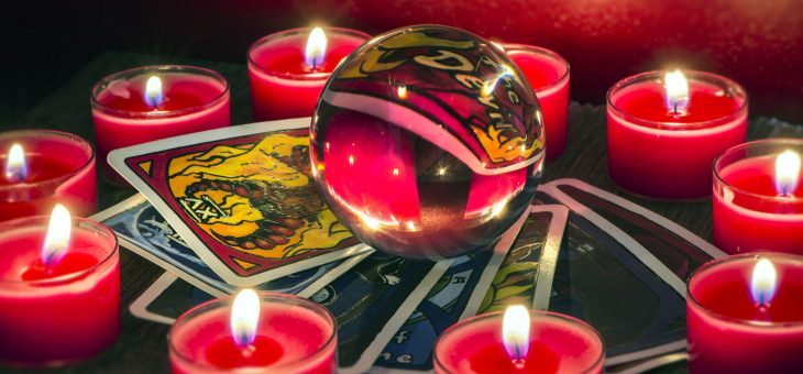 Gros plan sur le tarot divinatoire